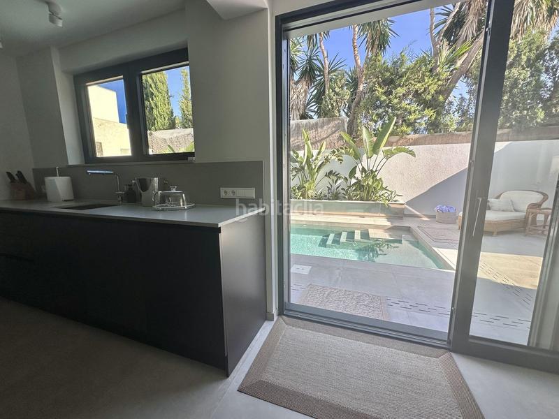 Foto 9e2f1b23-2832-4eea-9339-0390e0644fd2. Xalet amb calefacció aparcament piscina a Puerto Banús Marbella
