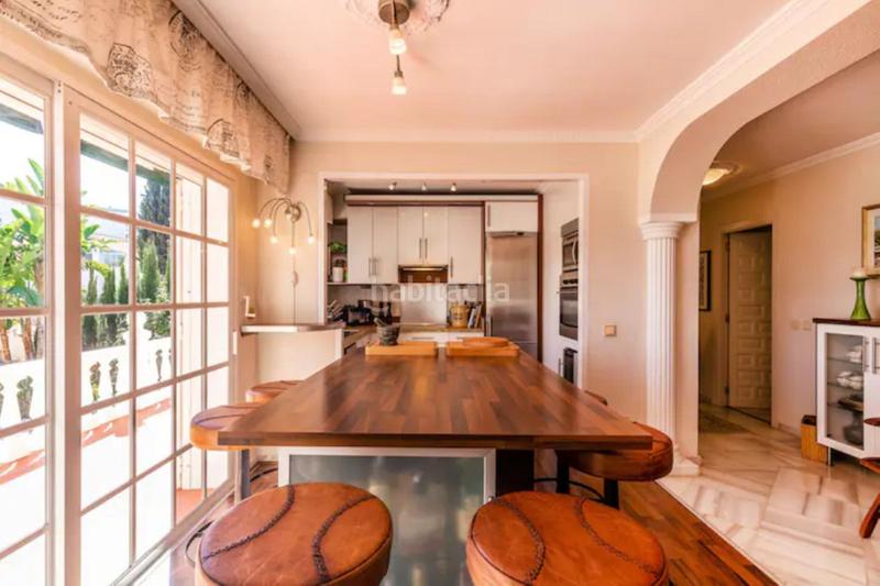 Foto 2115b2c7-af35-4e5e-9834-612a834052c3. Chalet con riscaldamento parcheggio piscina in Nueva Andalucía centro Marbella