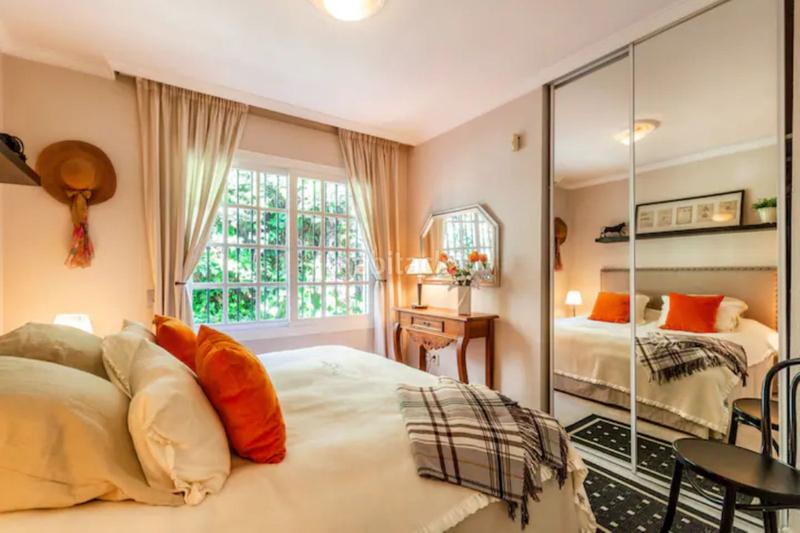 Foto 420ced96-c7c1-4f68-b555-53b31667ab40. Chalet con riscaldamento parcheggio piscina in Nueva Andalucía centro Marbella