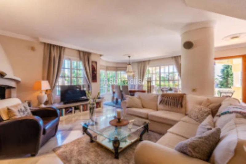 Foto 484fa51f-33fc-4539-9904-185ca13ea8d8. Chalet con riscaldamento parcheggio piscina in Nueva Andalucía centro Marbella