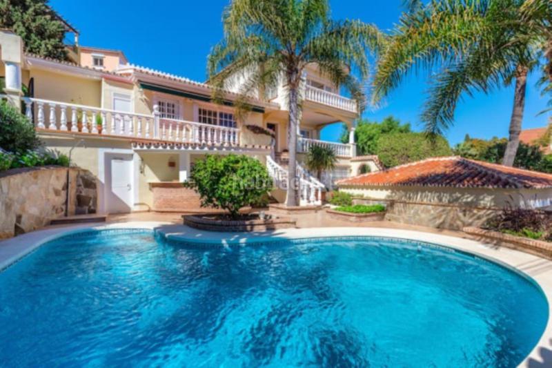 Foto 5042699f-9a2d-4b82-8c53-13e57aaef69a. Chalet con riscaldamento parcheggio piscina in Nueva Andalucía centro Marbella