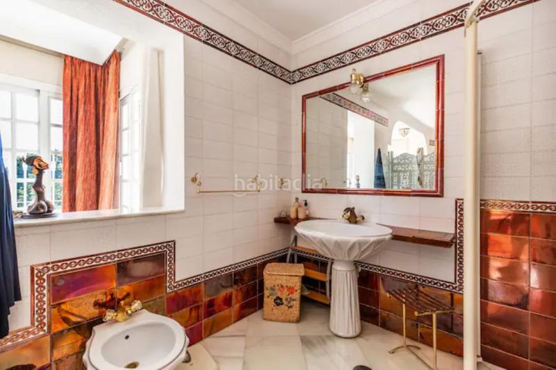 Foto 7d1b89ef-0b72-4ae2-bcb4-f31003c2e158. Chalet con riscaldamento parcheggio piscina in Nueva Andalucía centro Marbella