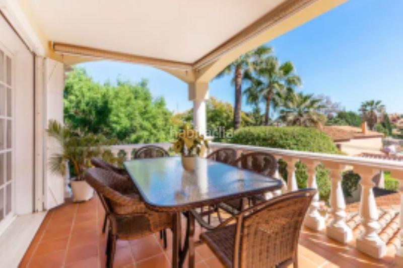 Foto 7d80ba49-e464-4f62-afcd-192f8728e37d. Chalet con riscaldamento parcheggio piscina in Nueva Andalucía centro Marbella