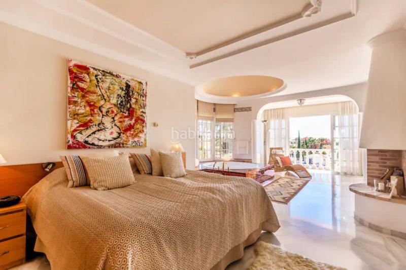 Foto cb6fbf1c-ea98-473b-844a-609a9a72bd2a. Chalet con riscaldamento parcheggio piscina in Nueva Andalucía centro Marbella