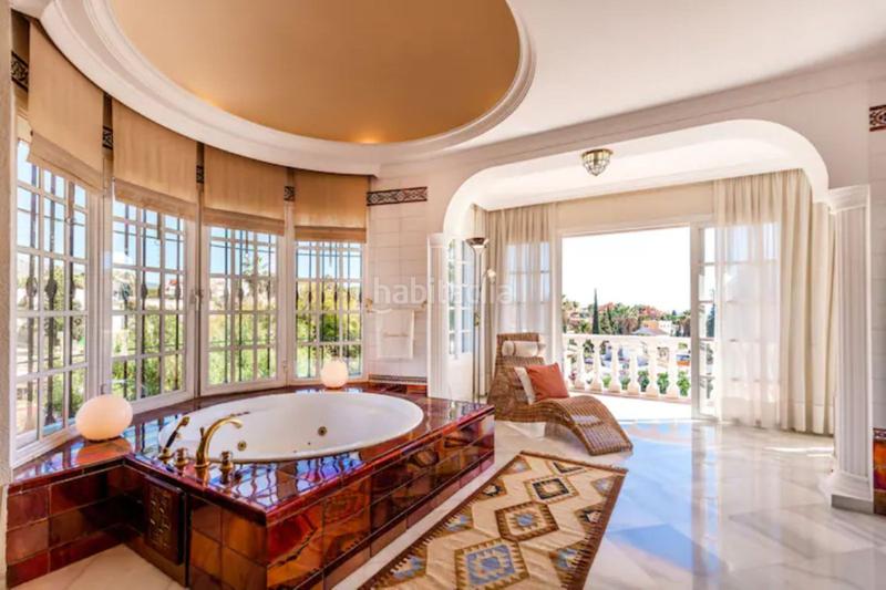 Foto ed0bc97f-b044-4967-aa7d-2919730c26f7. Chalet con riscaldamento parcheggio piscina in Nueva Andalucía centro Marbella