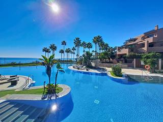 Apartment in Bel - Air. Apartamento en planta media de 3 dormitorios en estepona