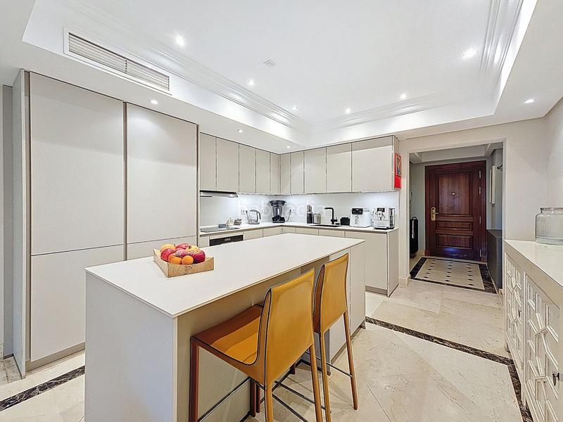 Foto 44fc2498-e12c-4727-b2fe-610876edbdc0. Apartament amb calefacció aparcament piscina a Bel - Air Estepona