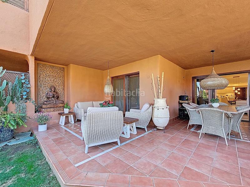 Foto 5e44a3de-033c-4718-ac4f-6396ee349f74. Apartament amb calefacció aparcament piscina a Bel - Air Estepona