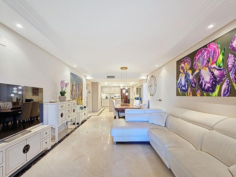 Foto 77aaba79-92b3-4d34-9a63-95ae51274229. Apartament amb calefacció aparcament piscina a Bel - Air Estepona