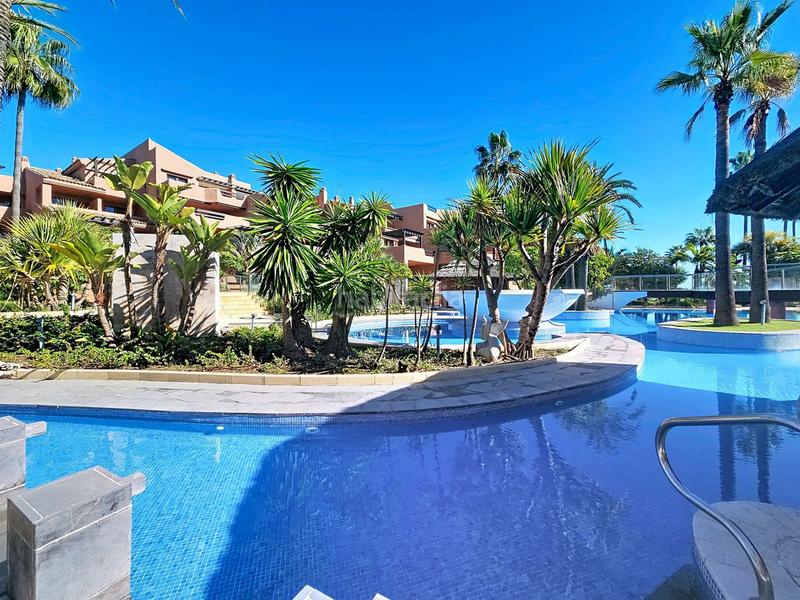 Foto ac4ab04c-bffe-4ce1-947a-32f65e84a7a0. Apartament amb calefacció aparcament piscina a Bel - Air Estepona