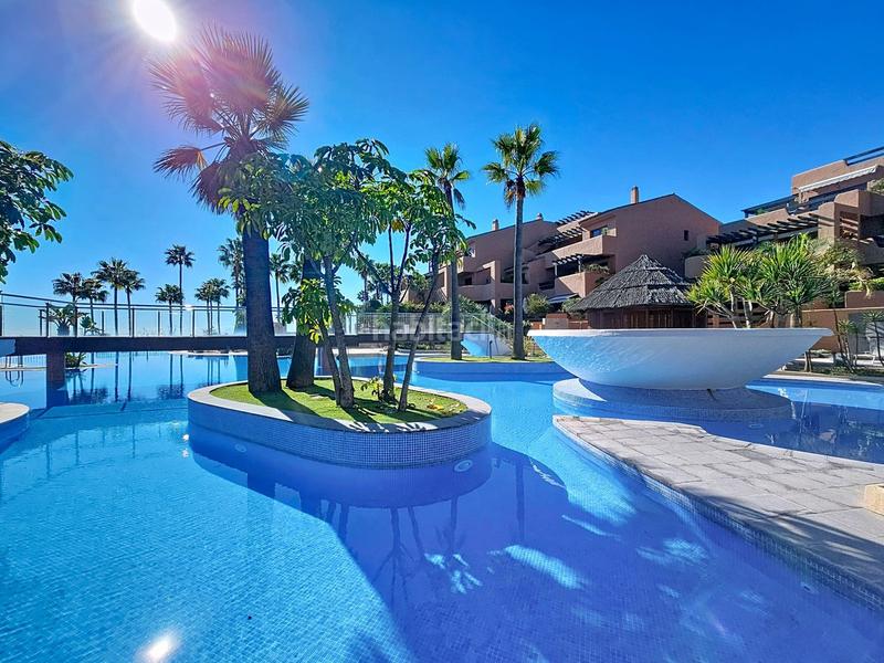 Foto b33dcc62-26a8-47f5-a405-b3c2ae587f18. Apartament amb calefacció aparcament piscina a Bel - Air Estepona