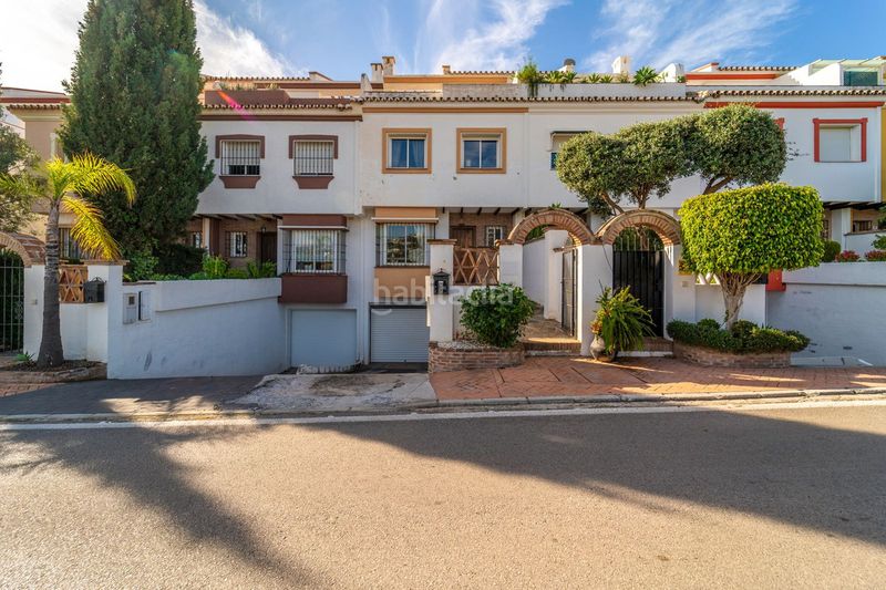 Foto 1a407a47-e73a-44c9-bfc5-153ed8dd052d. Casa adossada amb calefacció aparcament piscina a Marbella