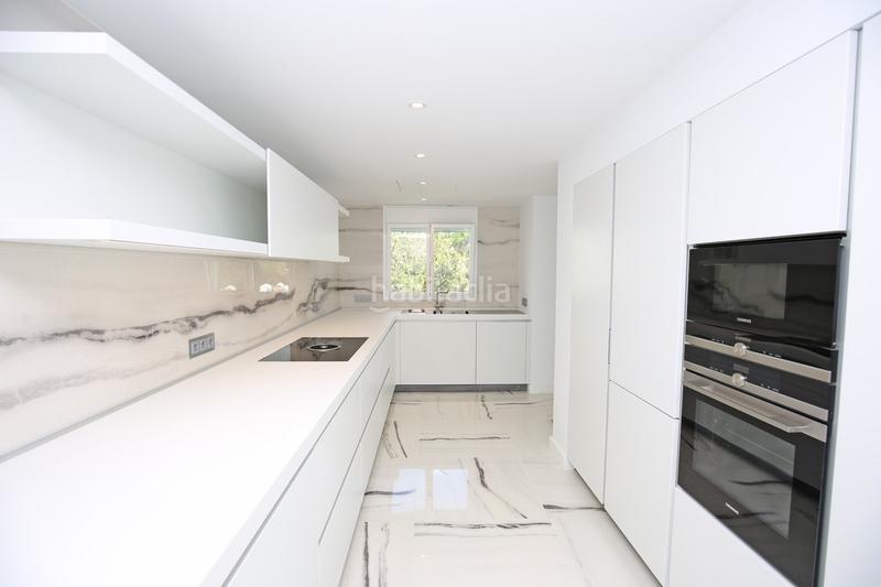 Foto 33dfa6b2-3791-454f-bc59-3b924750cd58. Maison jumelée avec chauffage piscine dans Nueva Andalucía centro Marbella