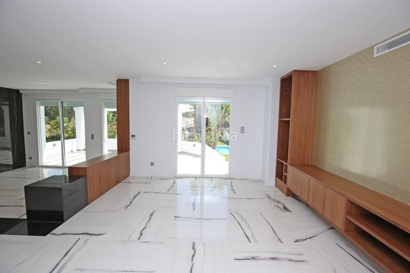 Foto 7410c610-f6b0-431b-890e-6ac522a7574e. Maison jumelée avec chauffage piscine dans Nueva Andalucía centro Marbella