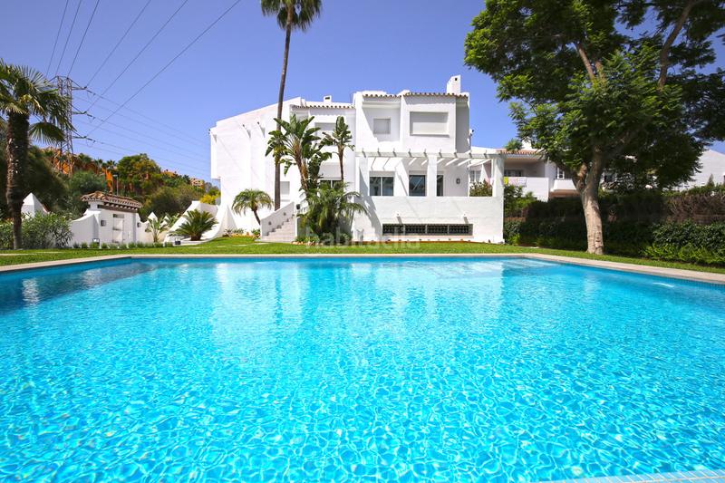 Foto dc67a4aa-2969-4cf3-83fe-be228c3585a9. Maison jumelée avec chauffage piscine dans Nueva Andalucía centro Marbella