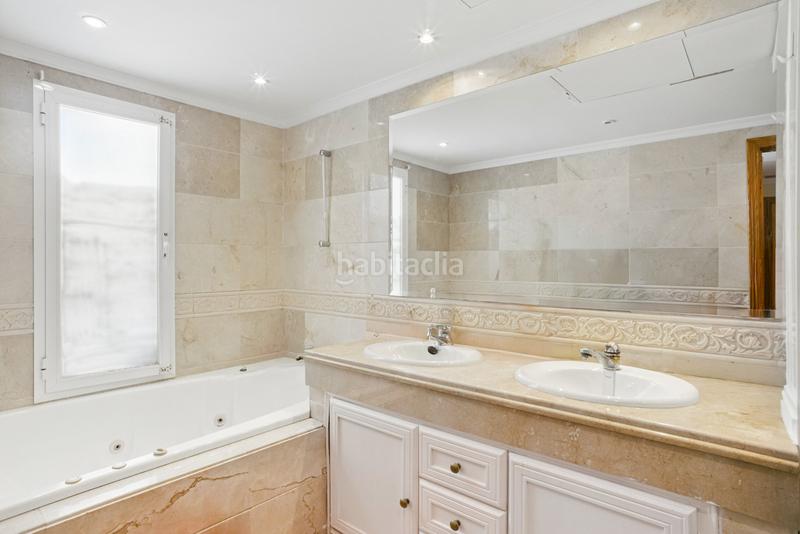 Foto 459498f8-d195-4898-bc64-0cf7b8166f6c. Ático  de 4 dormitorios en nueva andalucía en Marbella