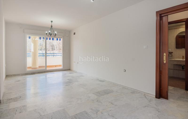 Foto b911464f-2368-4c5f-b1a8-d98a7ae3e6e9. Apartamento  en planta media de 2 dormitorios en Marbella