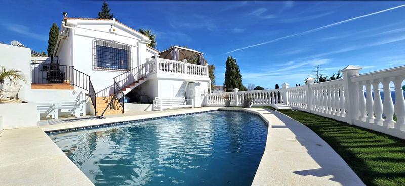 Foto 8effb010-833e-4fd1-b38a-692d6a838570. Xalet amb calefacció aparcament piscina a Las Gaviotas - Carvajal Fuengirola