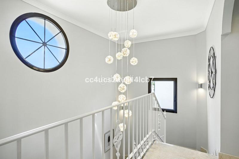 Foto 1387cd9c-6120-4265-93b2-6674c0b24437. Xalet amb calefacció aparcament a Bel - Air Estepona