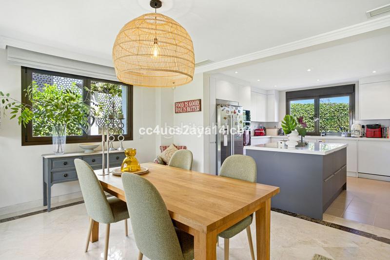 Foto 208aeb66-621a-411a-b8b0-1d0f1fa024f3. Xalet amb calefacció aparcament a Bel - Air Estepona