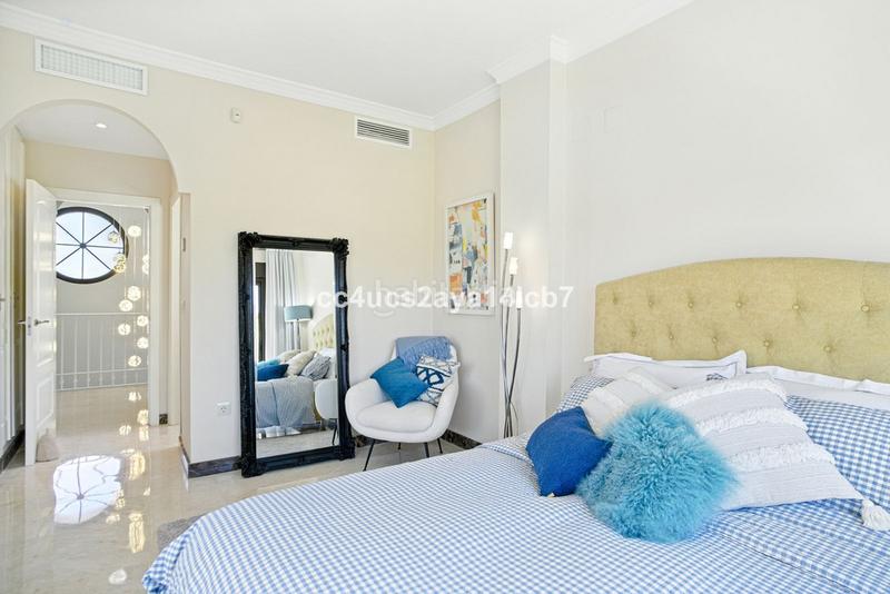 Foto 3675b614-8b11-400d-b7f5-d6b690926adf. Xalet amb calefacció aparcament a Bel - Air Estepona