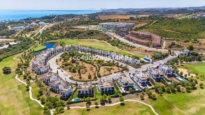 Foto 3aceb6b3-97a1-45d7-b105-aaa8fc3e5519. Xalet amb calefacció aparcament a Bel - Air Estepona