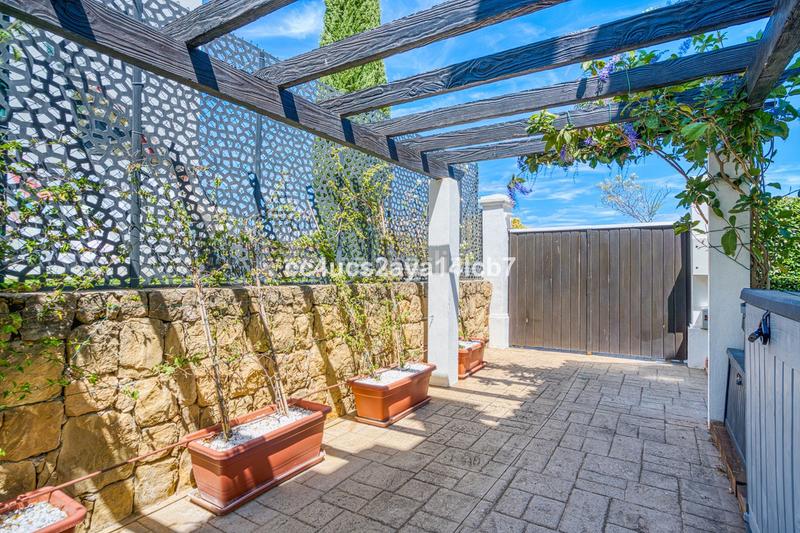 Foto 4b1eb5bc-0c00-4ba4-a6a6-81270265a267. Xalet amb calefacció aparcament a Bel - Air Estepona