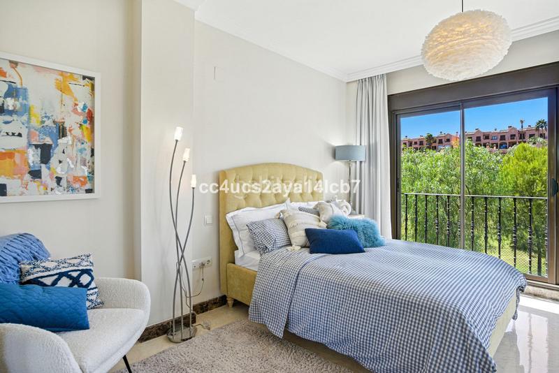 Foto 5055233b-78ec-4e84-b0c7-5d41cf9f6dfc. Xalet amb calefacció aparcament a Bel - Air Estepona