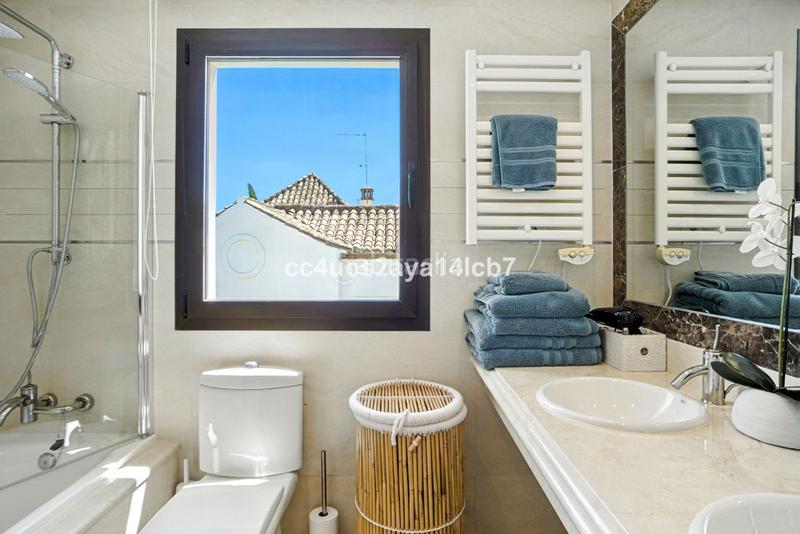 Foto 5c3595e8-c54f-4d71-b09a-2b911fb96336. Xalet amb calefacció aparcament a Bel - Air Estepona