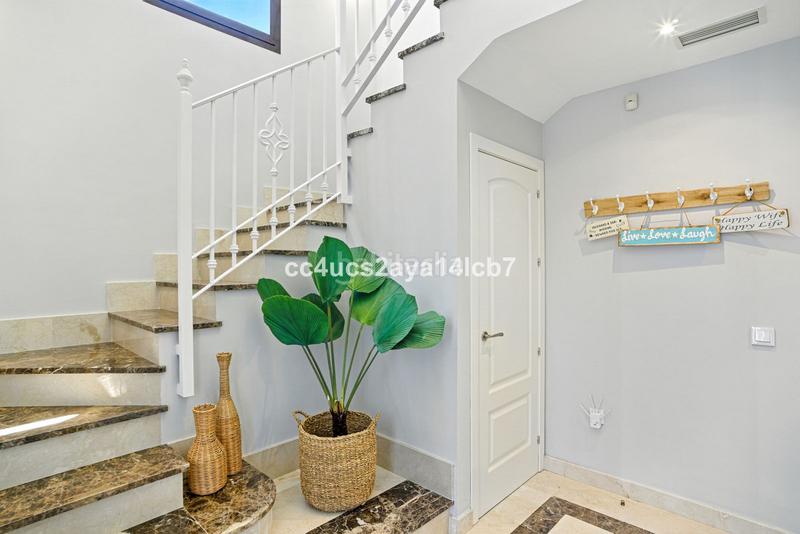 Foto 802ba6a7-b9ab-4763-8c3c-adc0fff81bf3. Xalet amb calefacció aparcament a Bel - Air Estepona