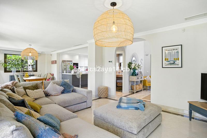 Foto c2dc50ee-6ebc-4f5a-949e-f6bde27e8145. Xalet amb calefacció aparcament a Bel - Air Estepona