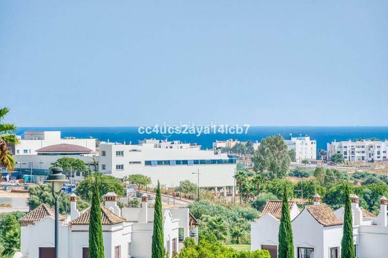 Foto d388babb-89f3-43b8-9db2-8f77ac658aff. Xalet amb calefacció aparcament a Bel - Air Estepona