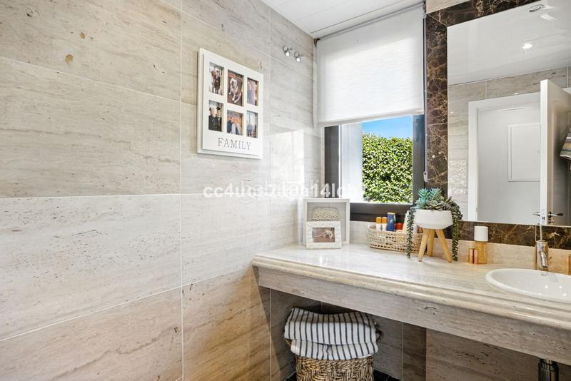 Foto fcff0e08-c2b6-4493-bb34-cdc21158eb84. Xalet amb calefacció aparcament a Bel - Air Estepona