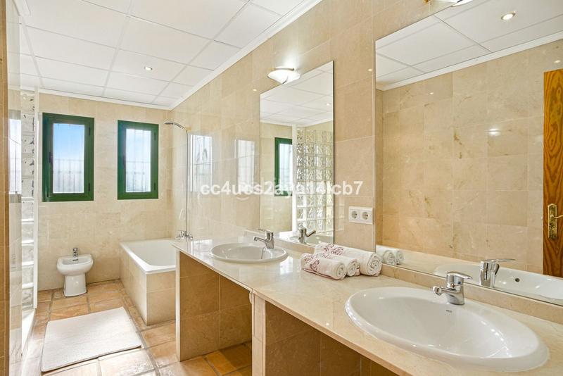 Foto 7cb05511-4e97-47c5-8fa3-cbb2ffef2011. Maison jumelée avec chauffage parking piscine dans Riviera del Sol Mijas