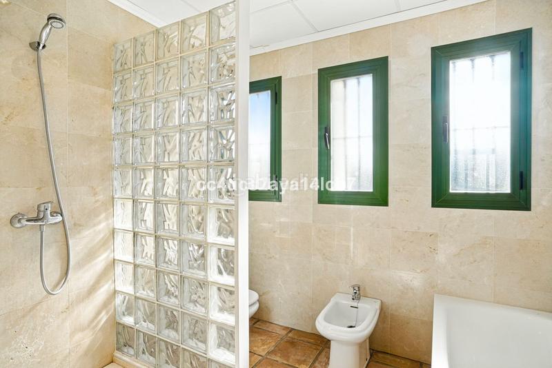 Foto 83e19171-d6a3-4d30-92f2-44d412ef41a1. Maison jumelée avec chauffage parking piscine dans Riviera del Sol Mijas