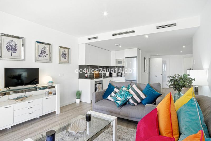 Foto 776db79a-0812-47db-a730-e8bdbf74a7df. Erdgeschoss mit heizung parking pool in Bel - Air Estepona