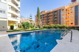 Rez-de-chaussée à Centro ciudad. Apartamento en planta baja de 3 dormitorios en fuengirola