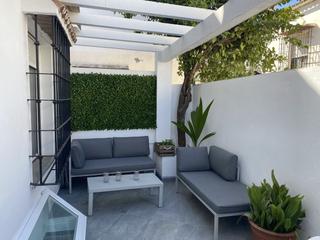 Casa bifamiliare in Manantiales-Estación de Autobuses. Casa pareada de 4 dormitorios en torremolinos