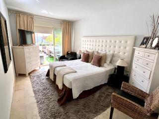 Piccolo appartamento in Bahía de Marbella. Apartamento en planta media de 3 dormitorios en río real