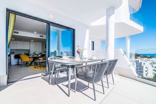 Apartamento en Centro ciudad. Apartamento en planta media de 2 dormitorios en fuengirola