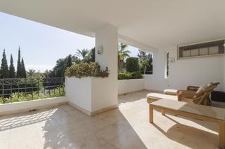 Piano terra in Bahía de Marbella. Apartamento en planta baja de 3 dormitorios en río real
