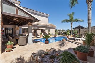 Chalet in Centro. Villa aislada de 5 dormitorios en mijas costa