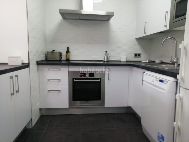 Foto ab509e30-48ca-465b-9047-7f2fe4768696. Apartamento  en planta media de 3 dormitorios en Fuengirola