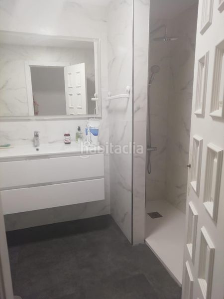 Foto bfe42b26-e6a3-4fe8-a7c8-7c49ef6172cb. Apartamento  en planta media de 3 dormitorios en Fuengirola