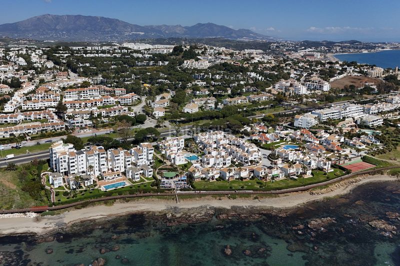 Foto a33f3ebb-b9be-4116-8d6a-ee689082beea. Casa adossada amb calefacció aparcament piscina a Mijas