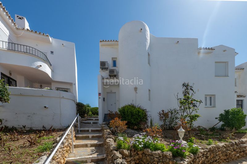 Foto bc95e6c1-d8c0-4dd0-801b-573019bb2d7c. Casa adossada amb calefacció aparcament piscina a Mijas
