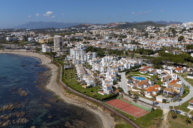 Foto db1828bc-a232-4139-848c-8e98ee1fee46. Casa adossada amb calefacció aparcament piscina a Mijas