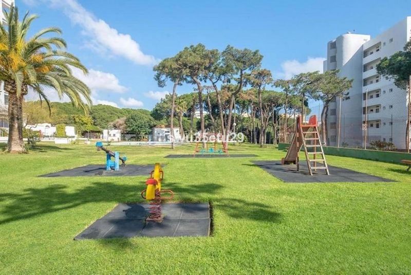 Foto 0e5c8e32-39cf-4782-89ce-33f698ffe6fe. Estudi amb calefacció aparcament piscina a Calahonda Mijas