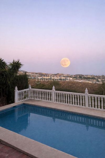 Foto c8108674-1efb-4886-814e-f0159f01d785. Xalet amb calefacció aparcament piscina a Centro Mijas