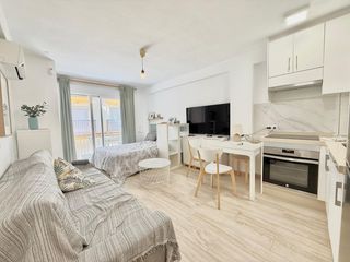 Studio à Centro ciudad. Estudio en planta media en fuengirola